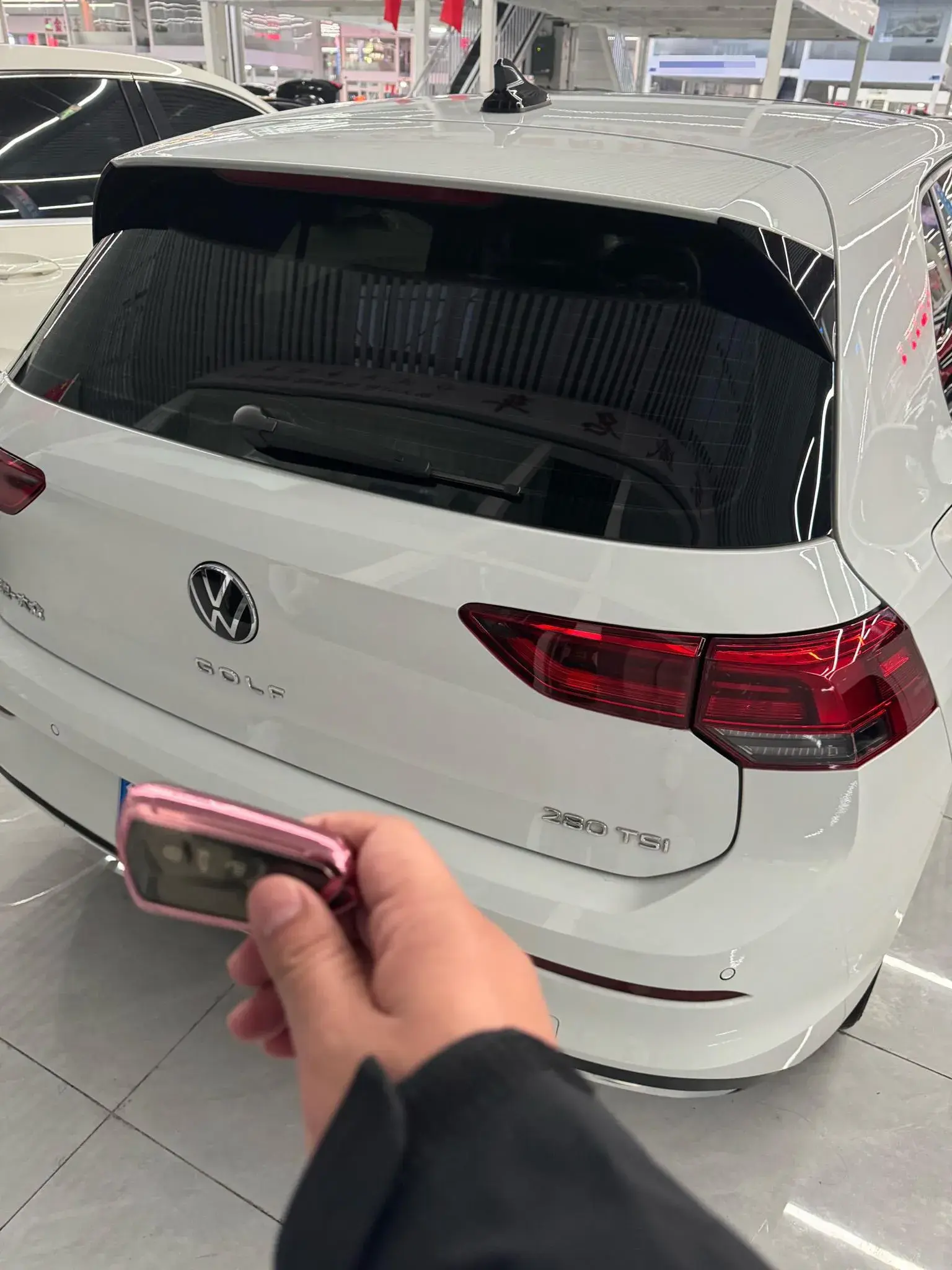 2023 VOLKSWAGEN GOLF thumbnail 3