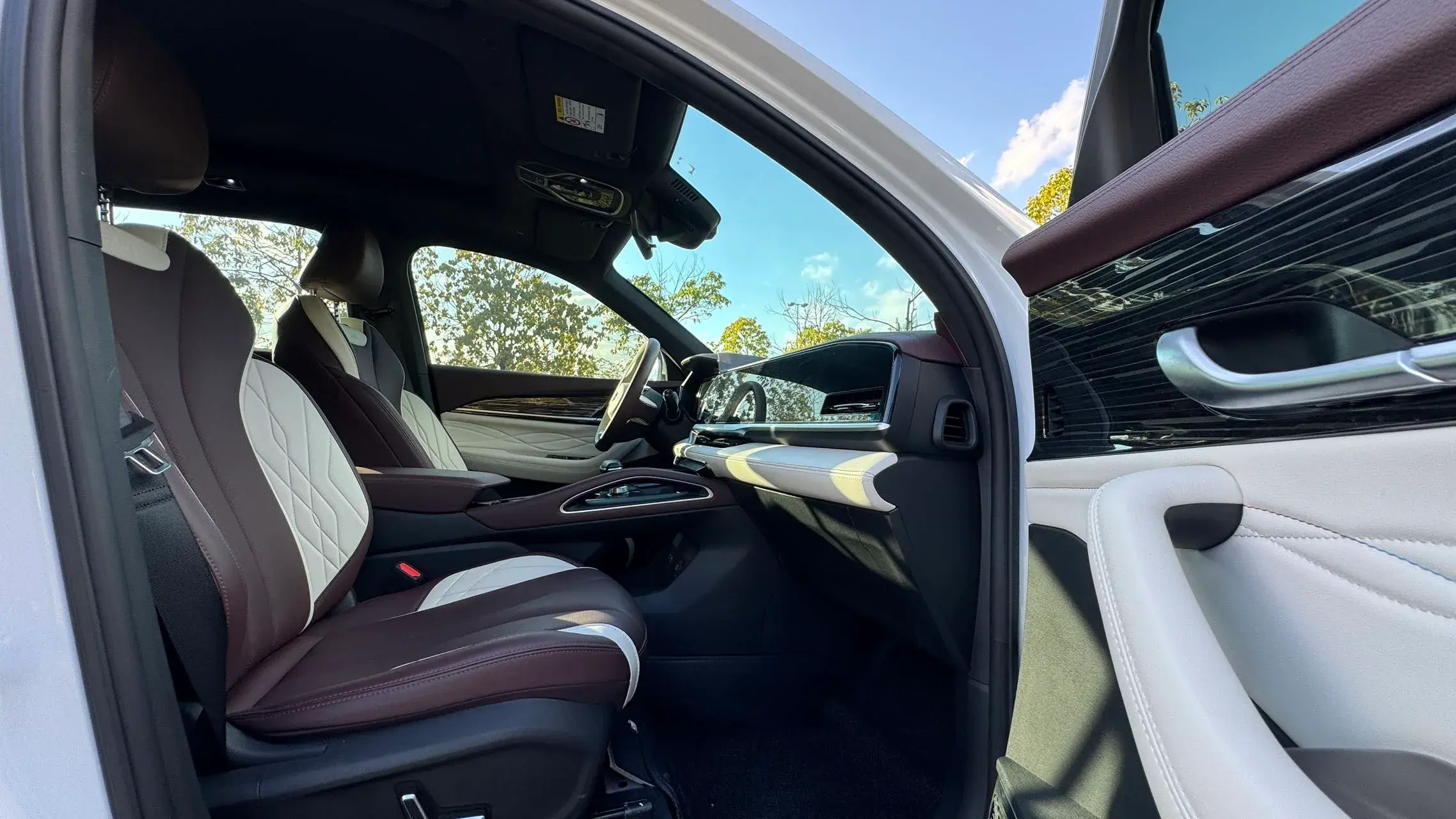 2024 GEELY MONJARO thumbnail 4