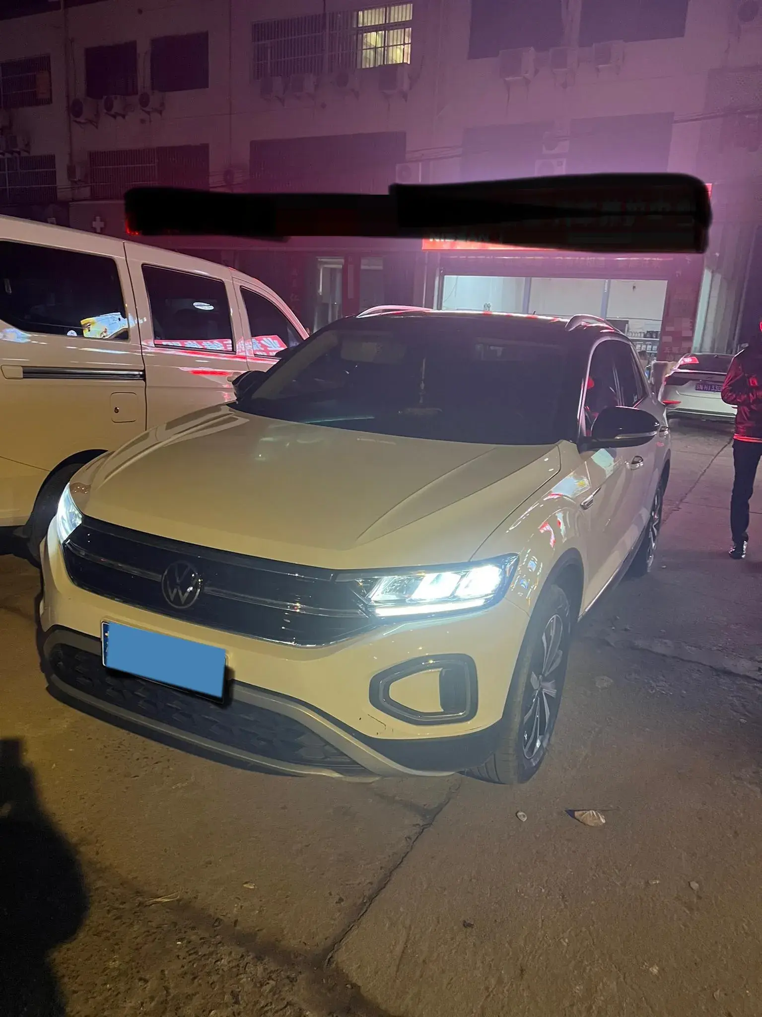 2023 VOLKSWAGEN T-ROC view 1