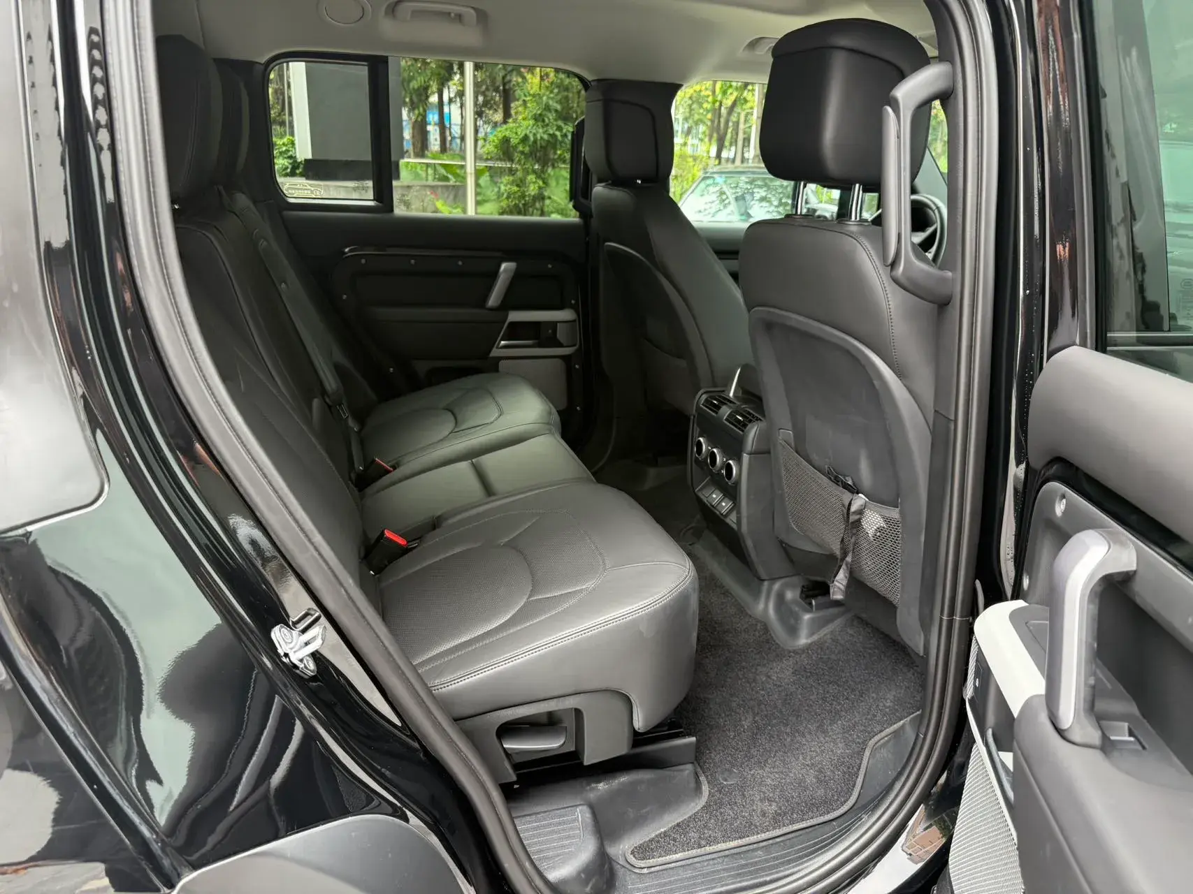 2023 LAND ROVER thumbnail 4