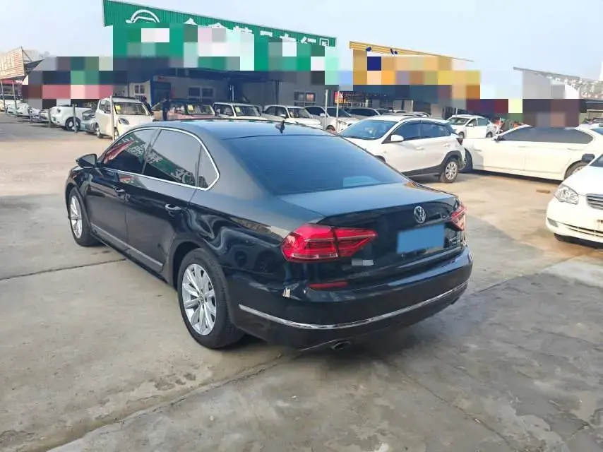 2017 VOLKSWAGEN PASSAT thumbnail 3