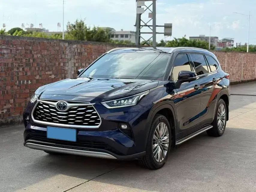 2023 TOYOTA HIGHLANDER view 1