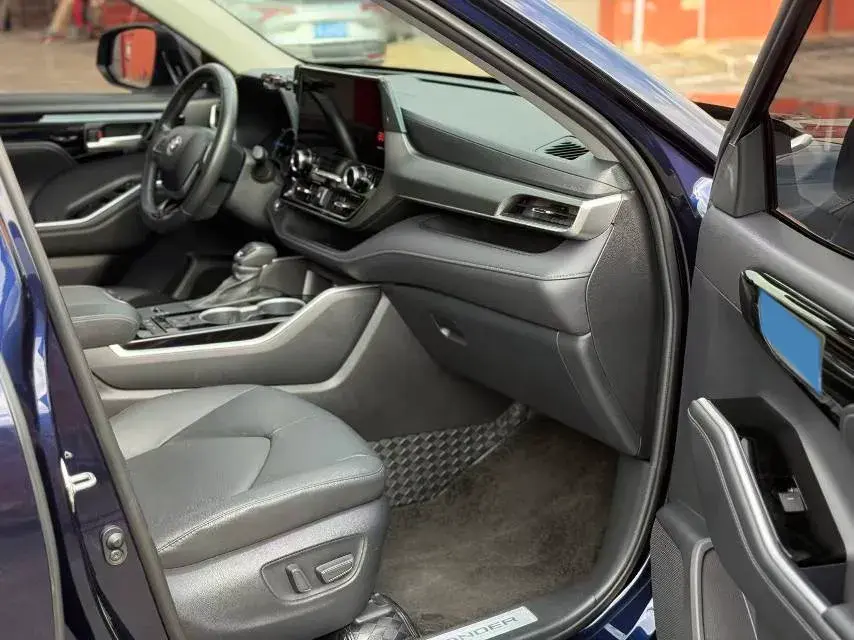 2023 TOYOTA HIGHLANDER thumbnail 3