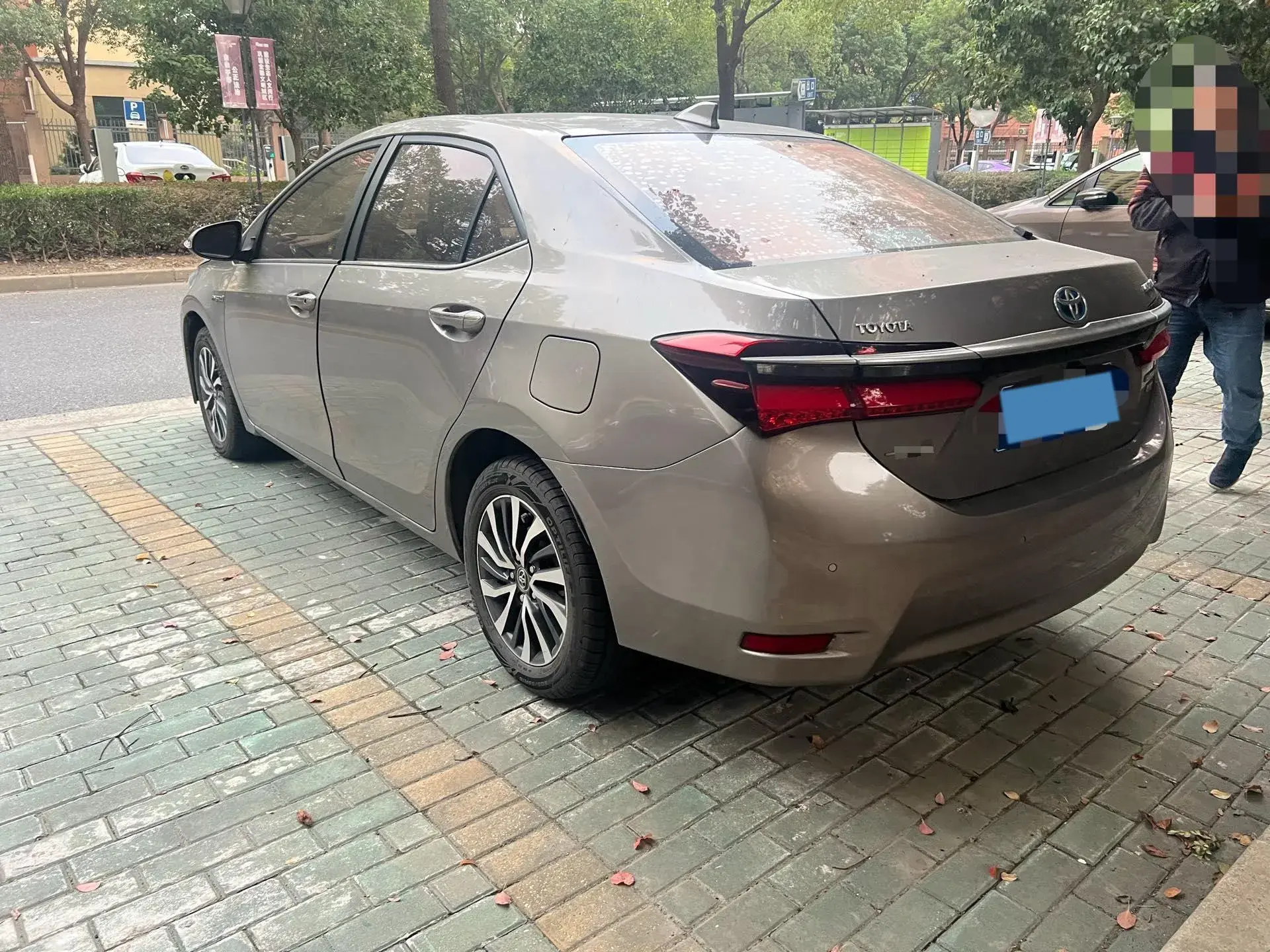 2017 TOYOTA COROLLA thumbnail 4