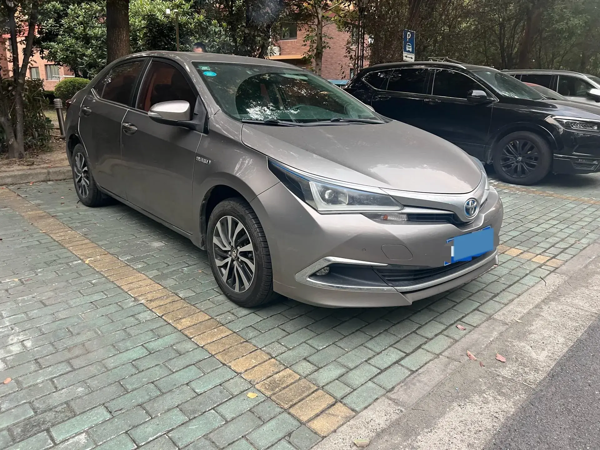 2017 TOYOTA COROLLA thumbnail 3