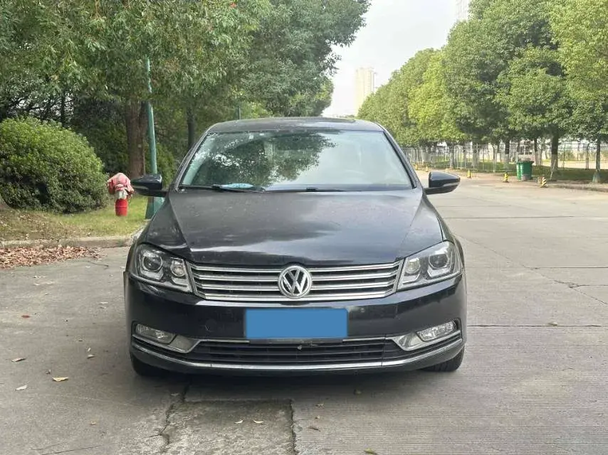 2015 VOLKSWAGEN MAGOTAN thumbnail 3