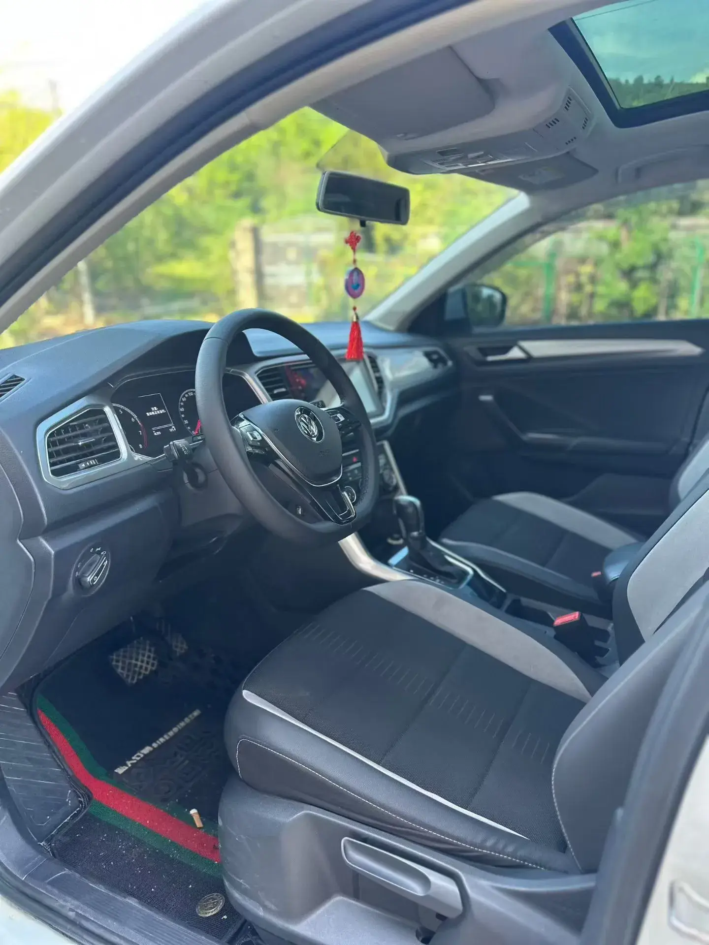 2020 VOLKSWAGEN T-ROC thumbnail 3