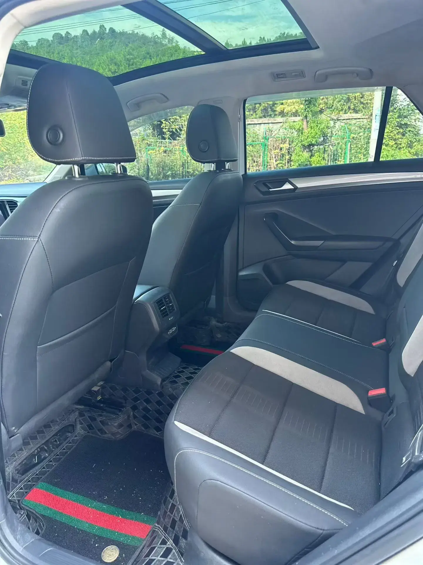 2020 VOLKSWAGEN T-ROC thumbnail 4