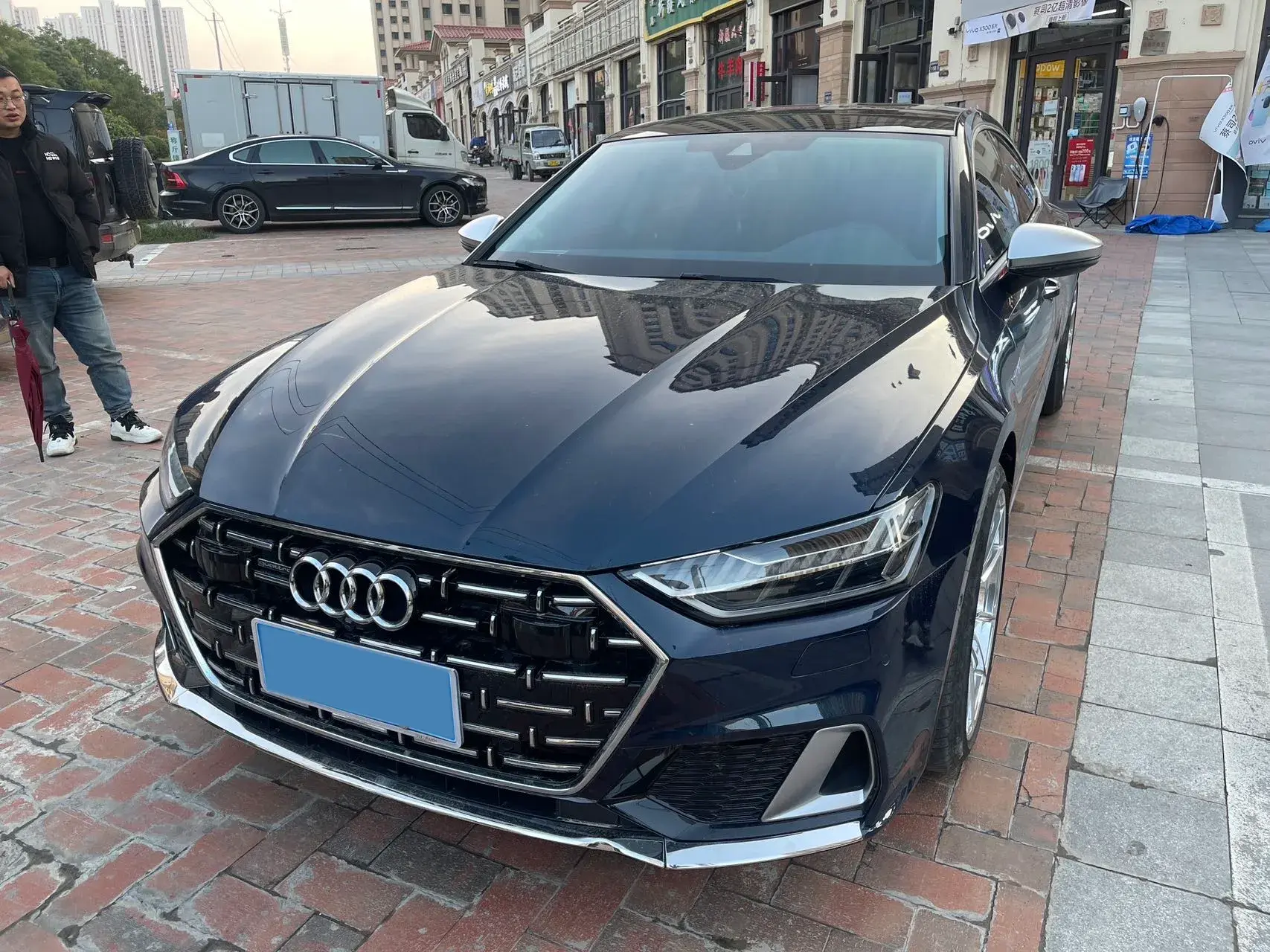 2023 AUDI A7L view 1