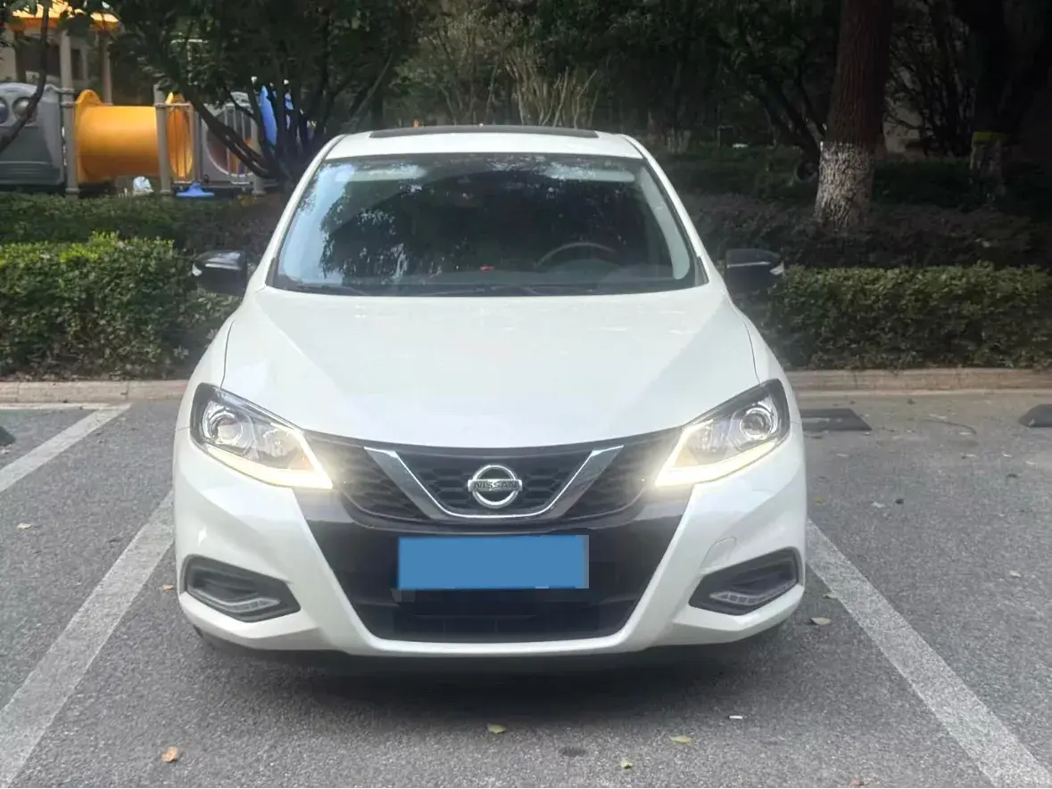 2021 NISSAN TIIDA thumbnail 2