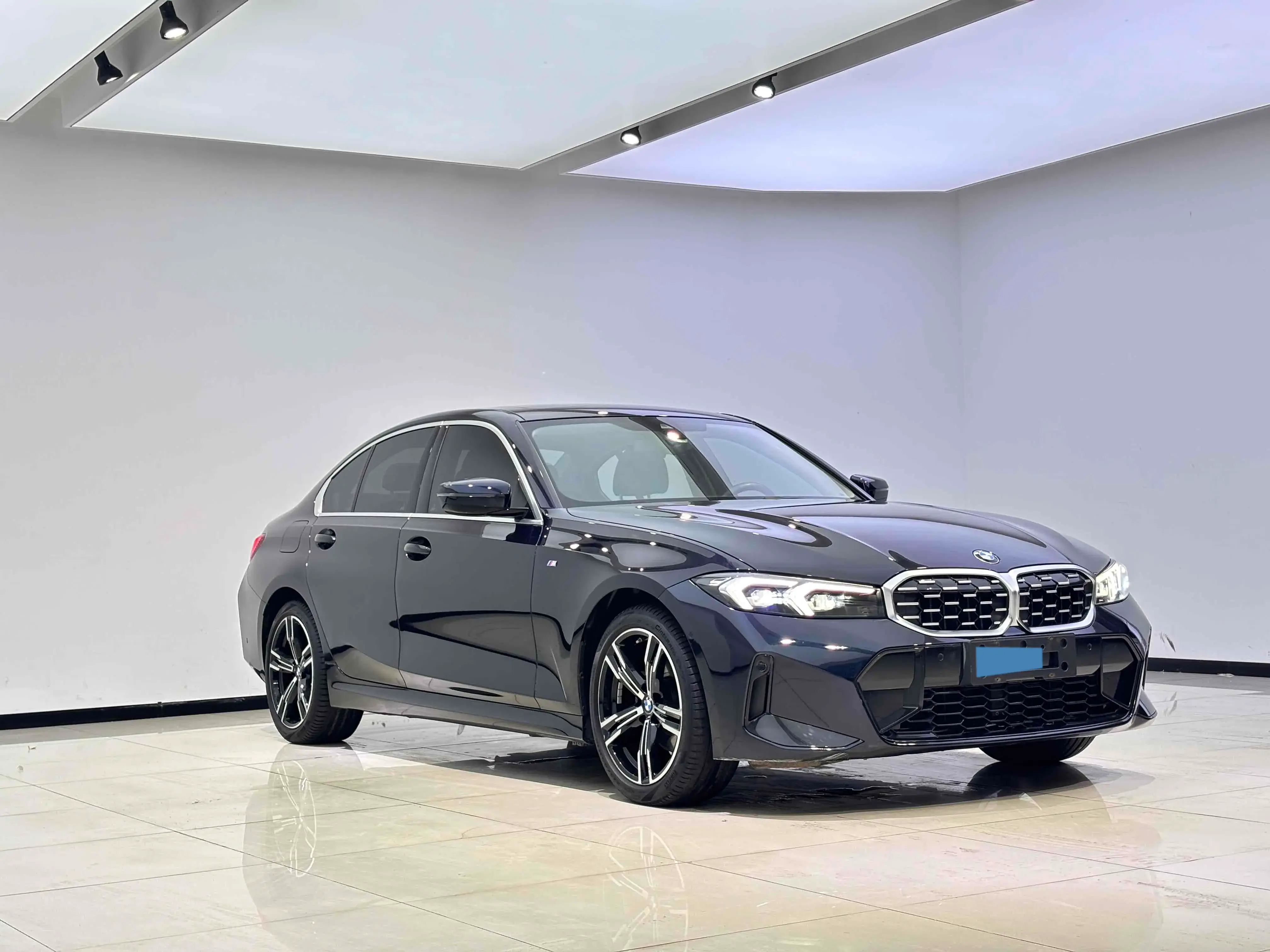 2023 BMW 3 thumbnail 2