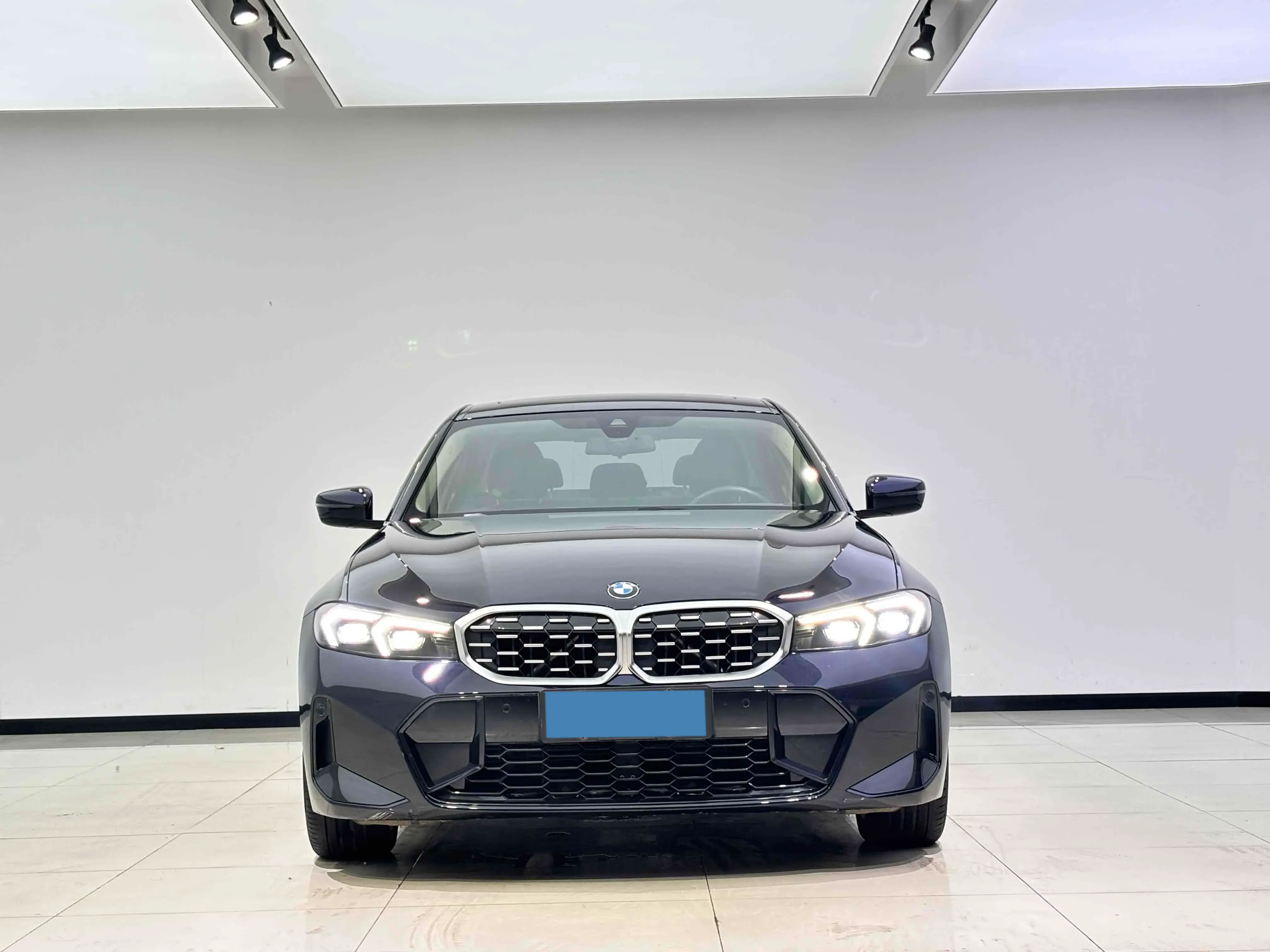 2023 BMW 3 thumbnail 3
