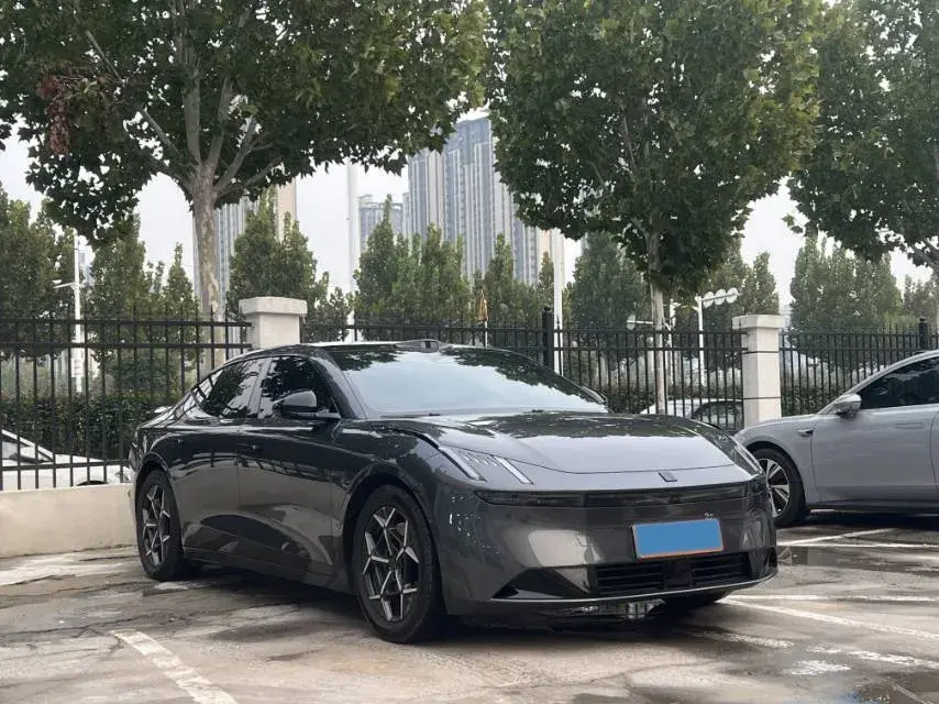 2025 LYNK&CO Z10 thumbnail 3