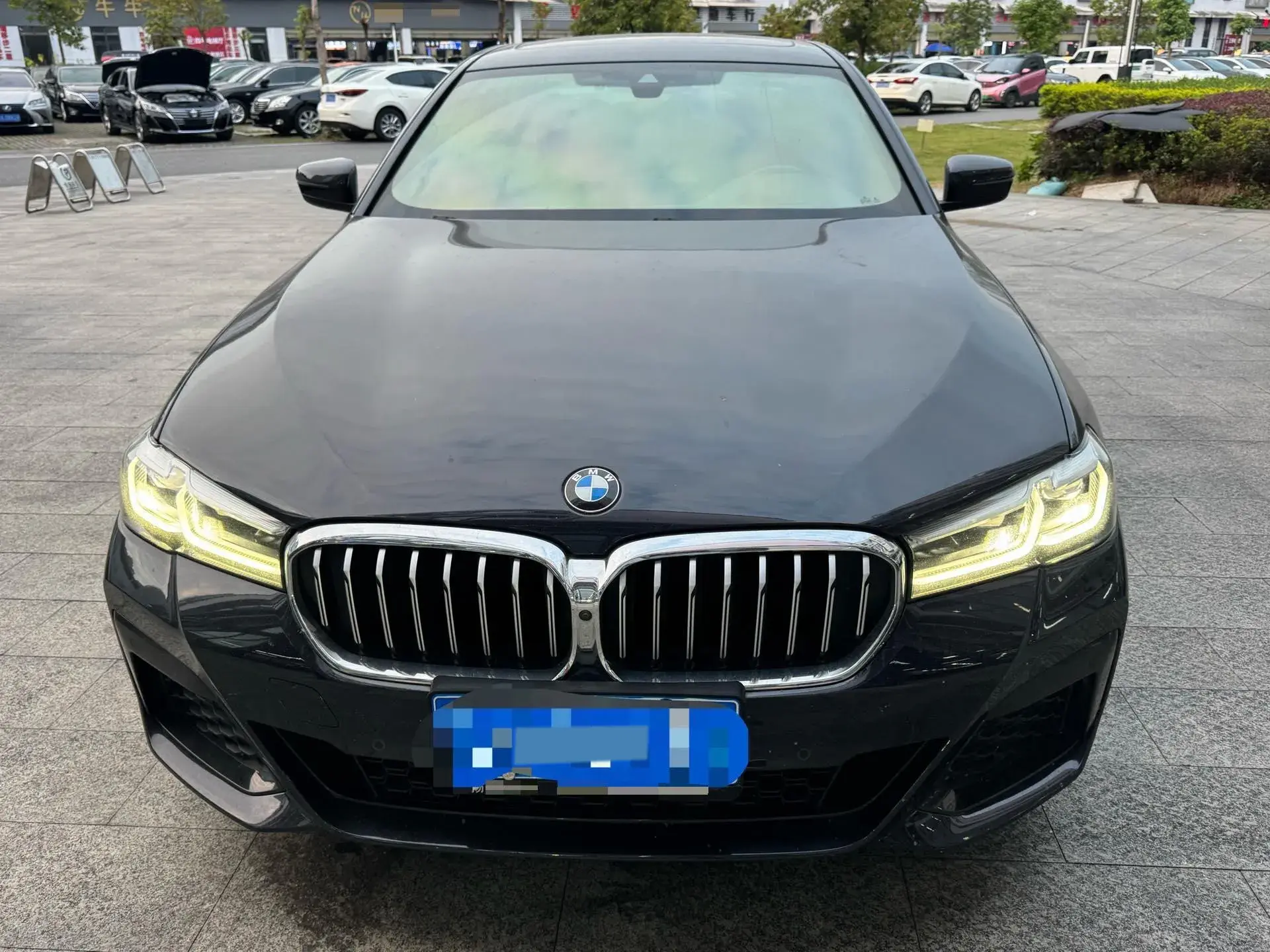2021 BMW 5 thumbnail 2