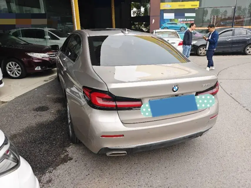 2021 BMW 5 thumbnail 2