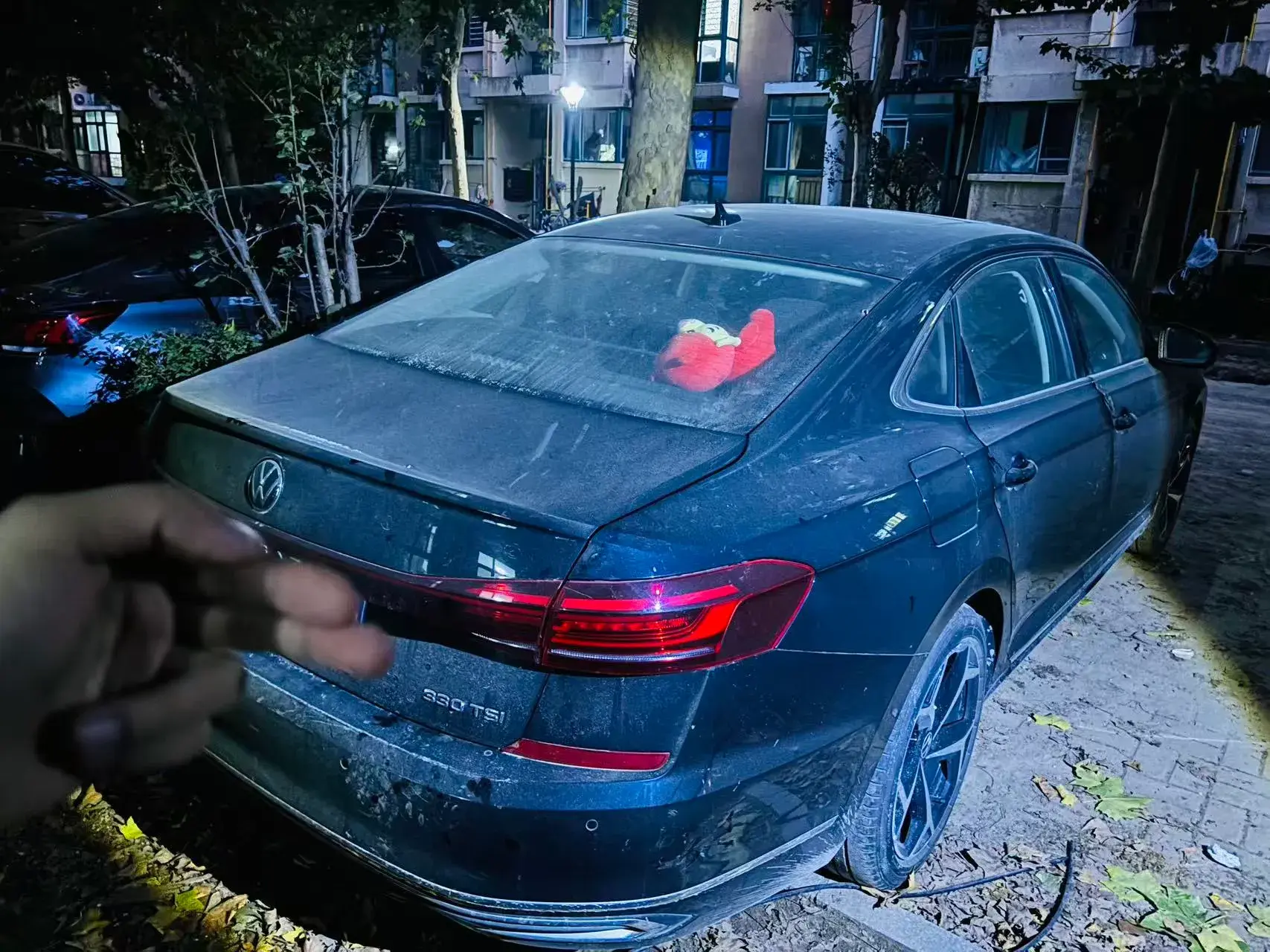 2023 VOLKSWAGEN PASSAT thumbnail 2