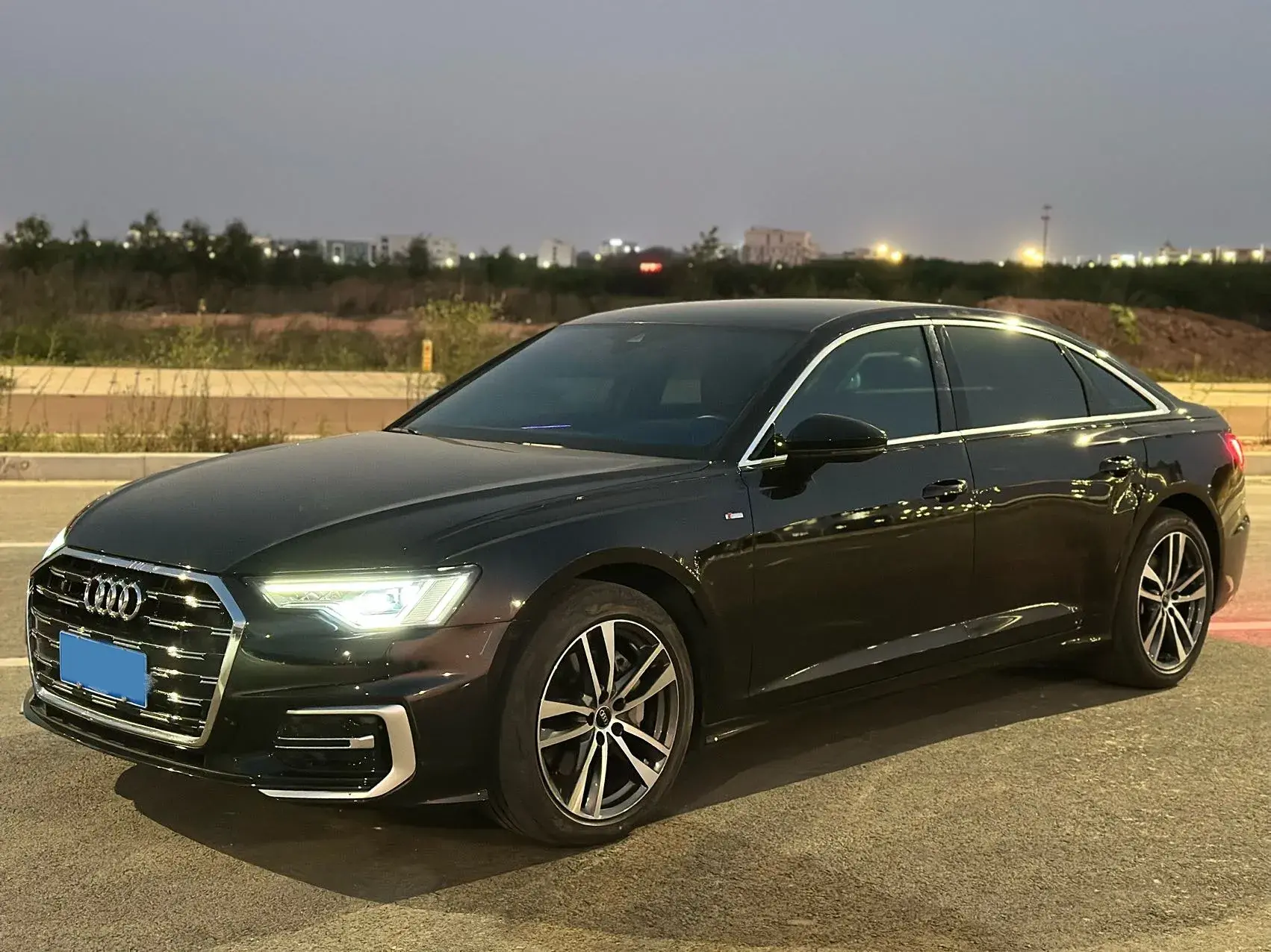 2023 AUDI A6L view 1