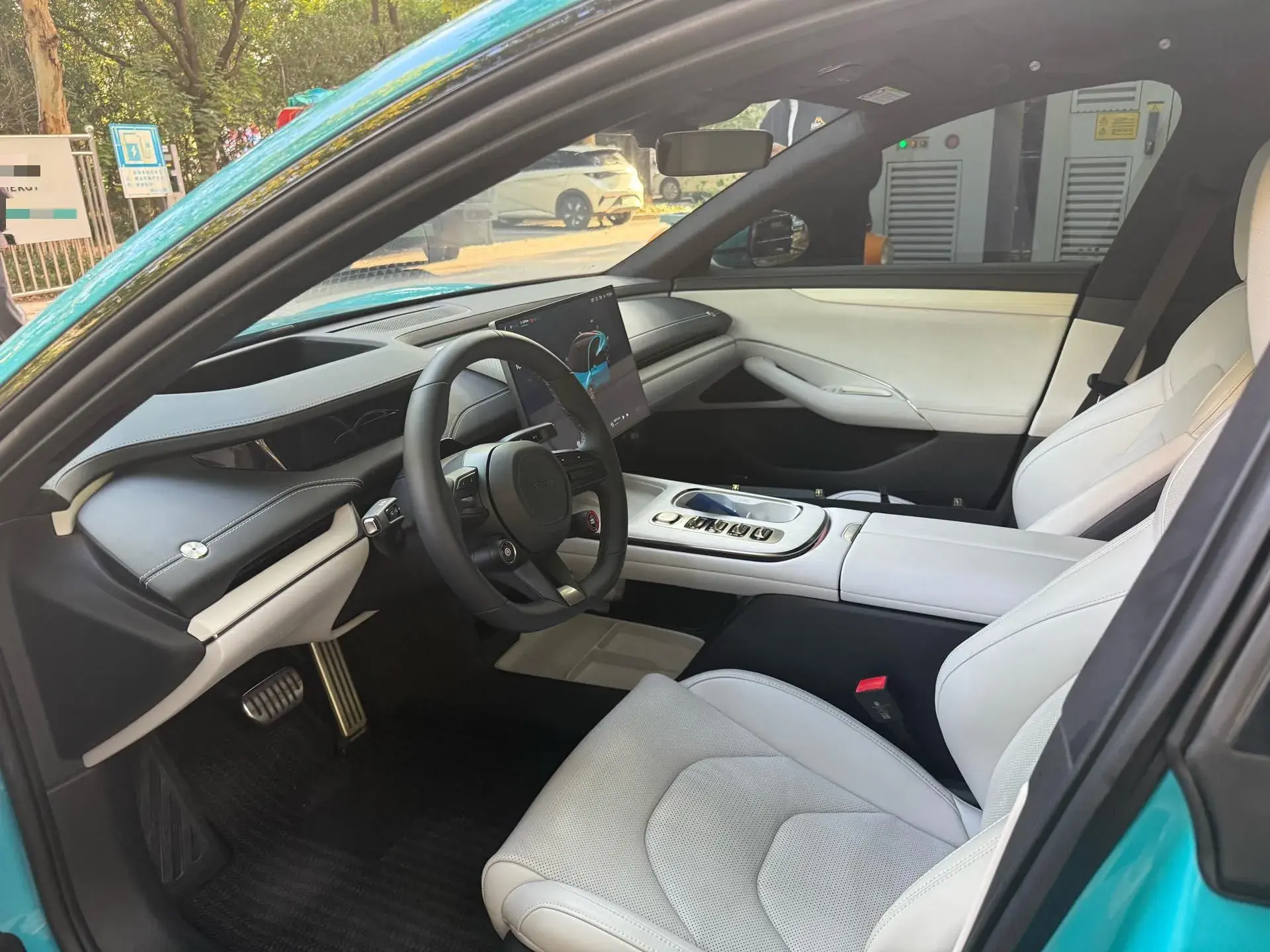 2024 MI SU7 thumbnail 2