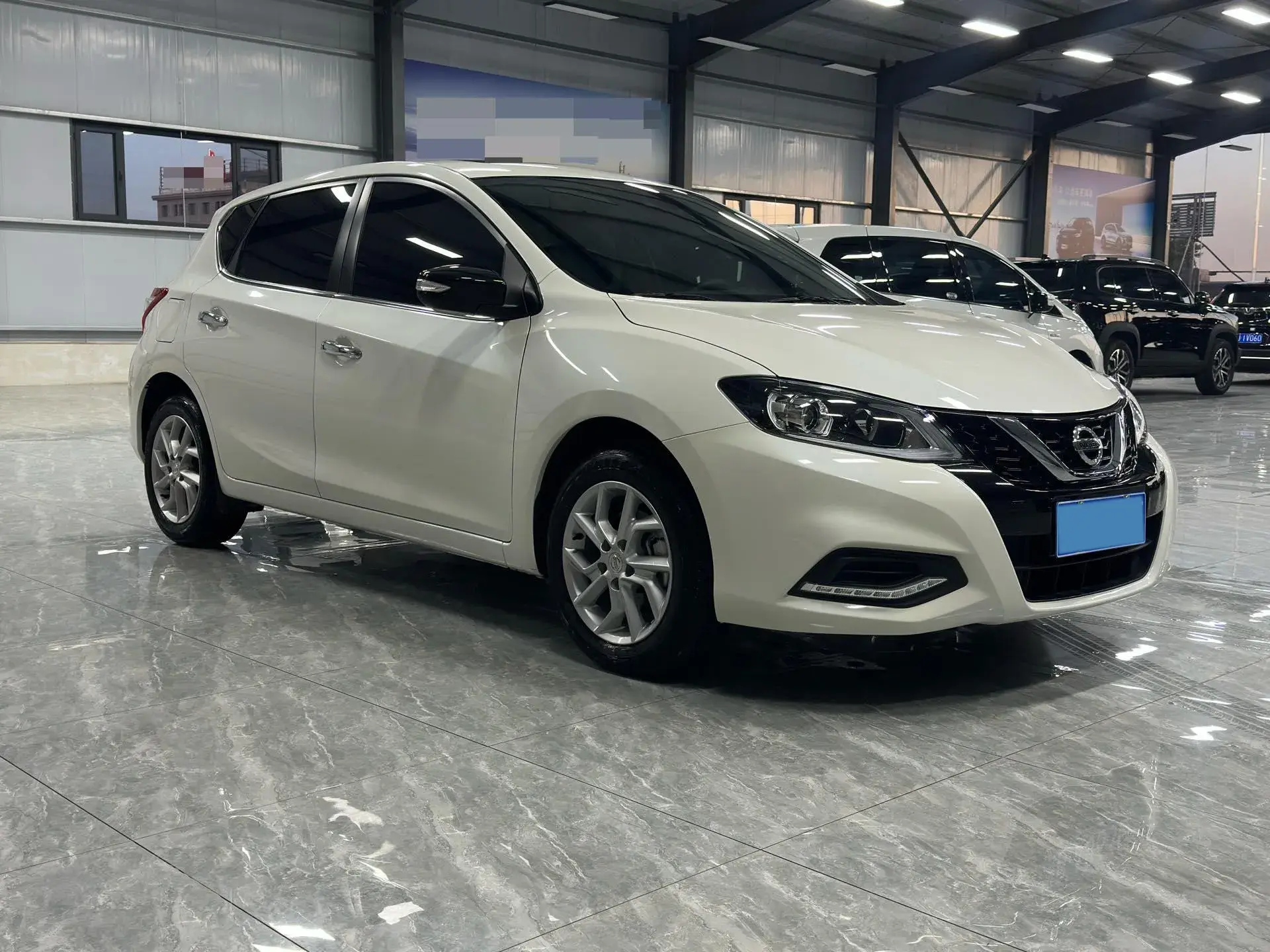 2023 NISSAN TIIDA thumbnail 3