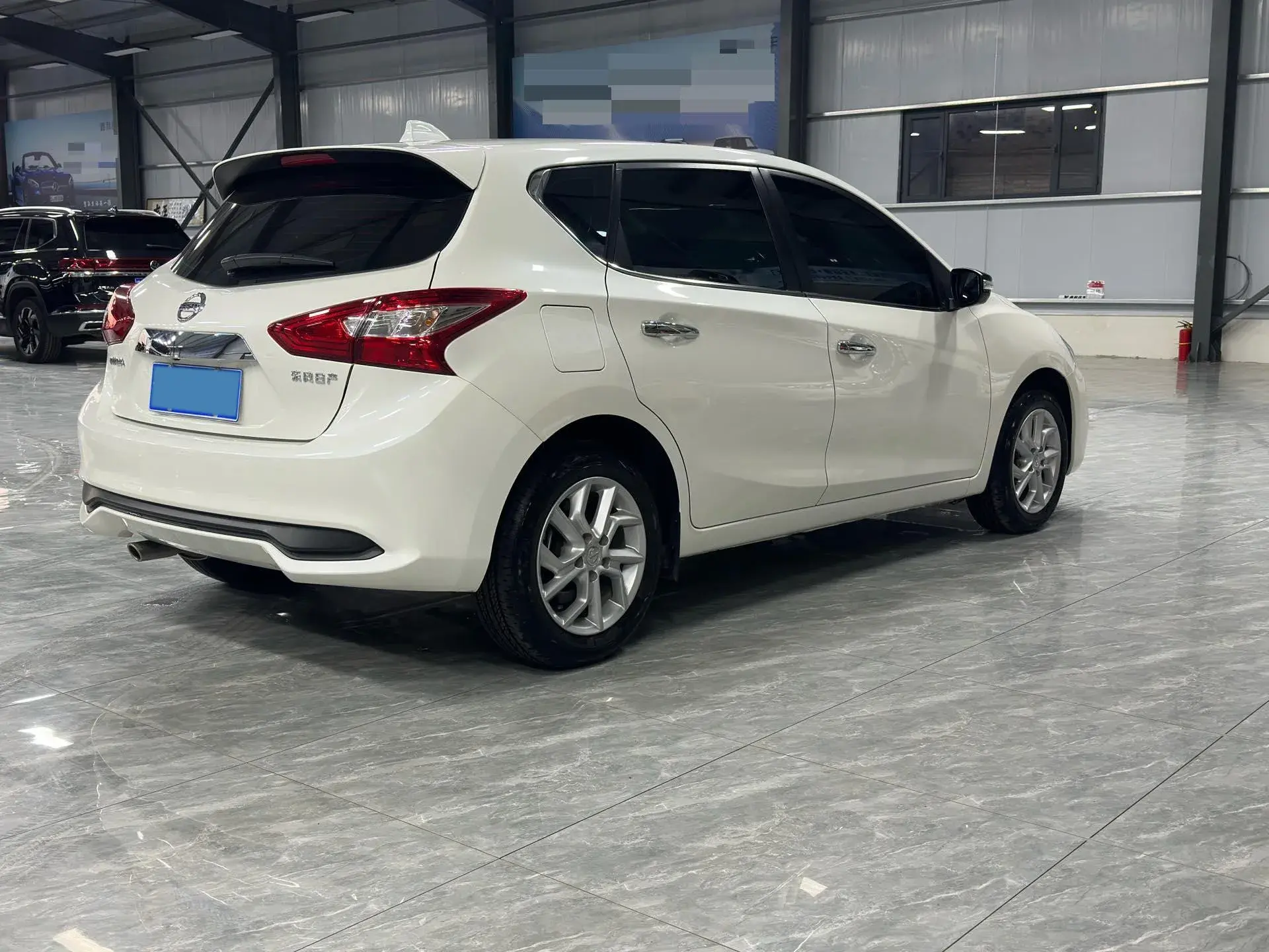 2023 NISSAN TIIDA thumbnail 4