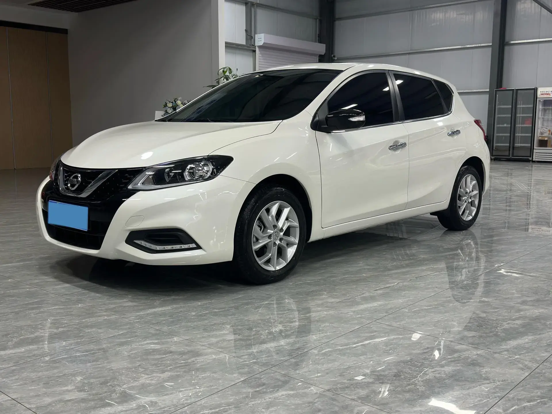 2023 NISSAN TIIDA view 1