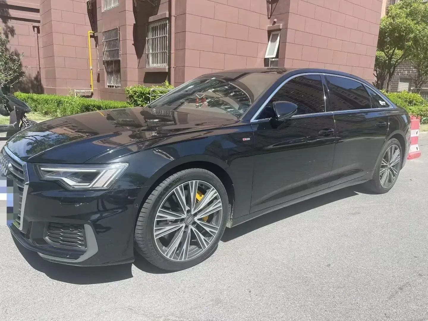 2019 AUDI A6L view 1