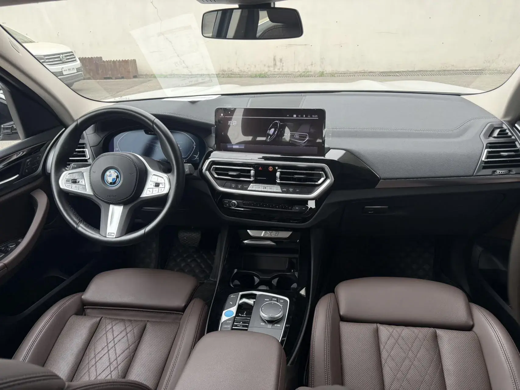 2024 BMW IX3 thumbnail 4