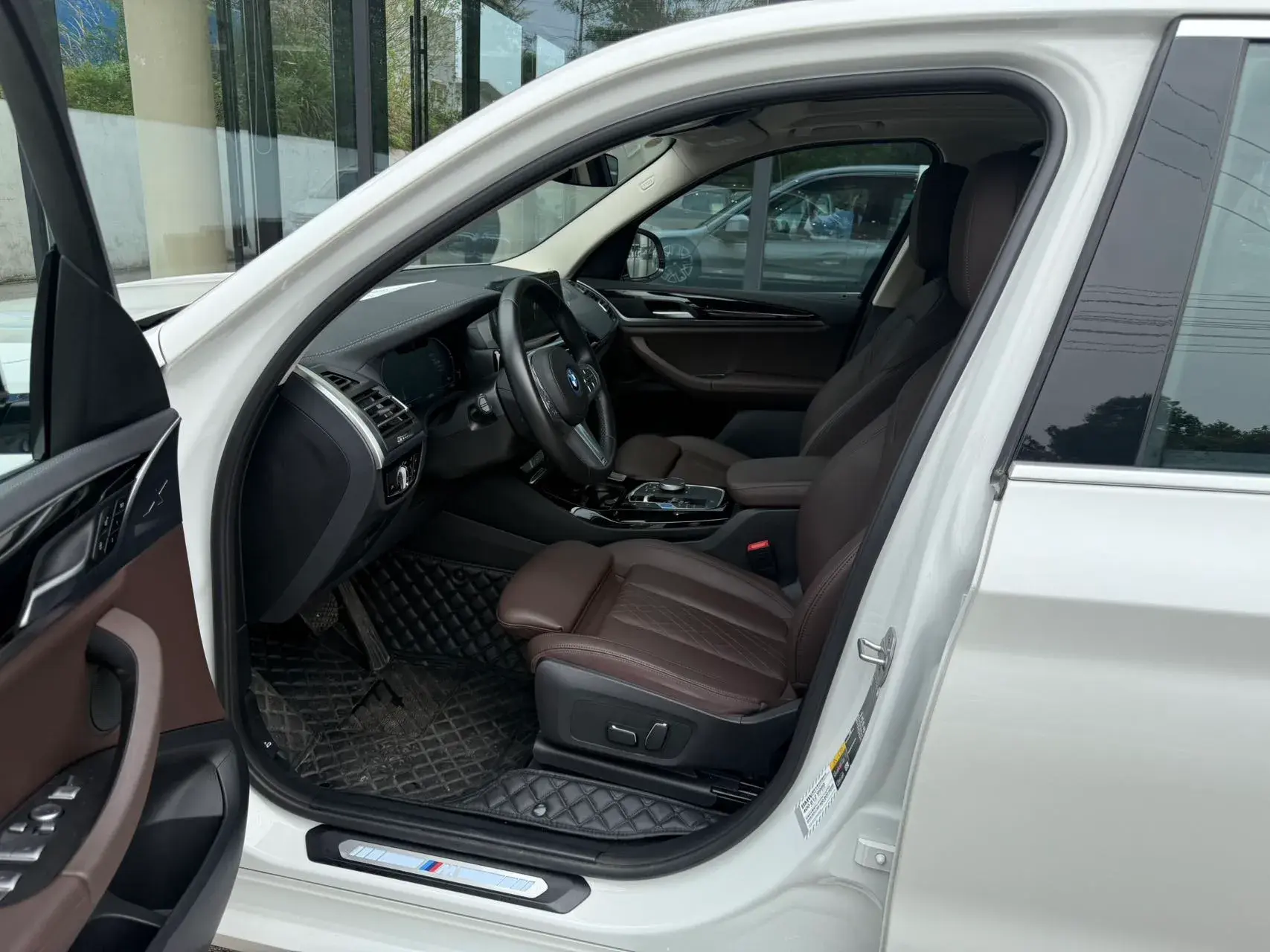 2024 BMW IX3 thumbnail 3