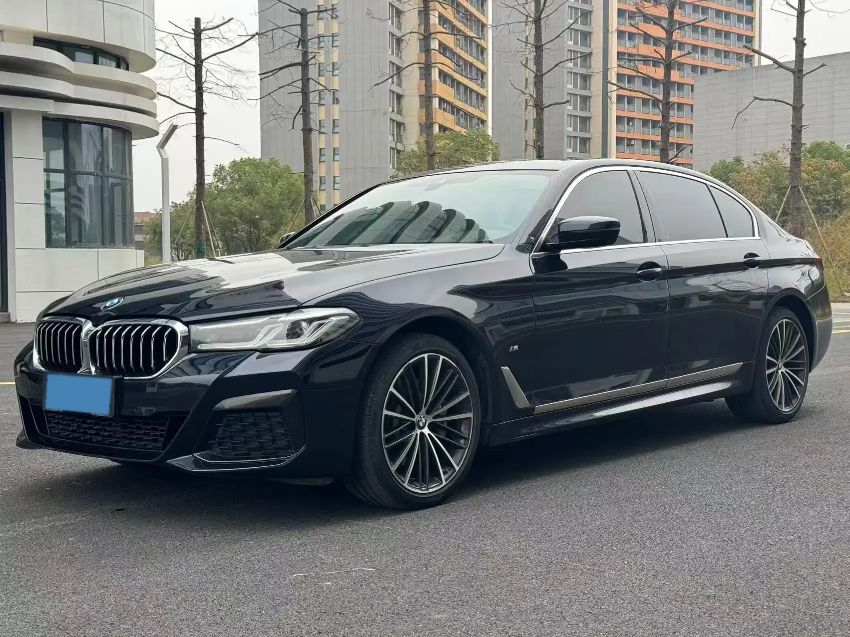 2021 BMW 5 view 1