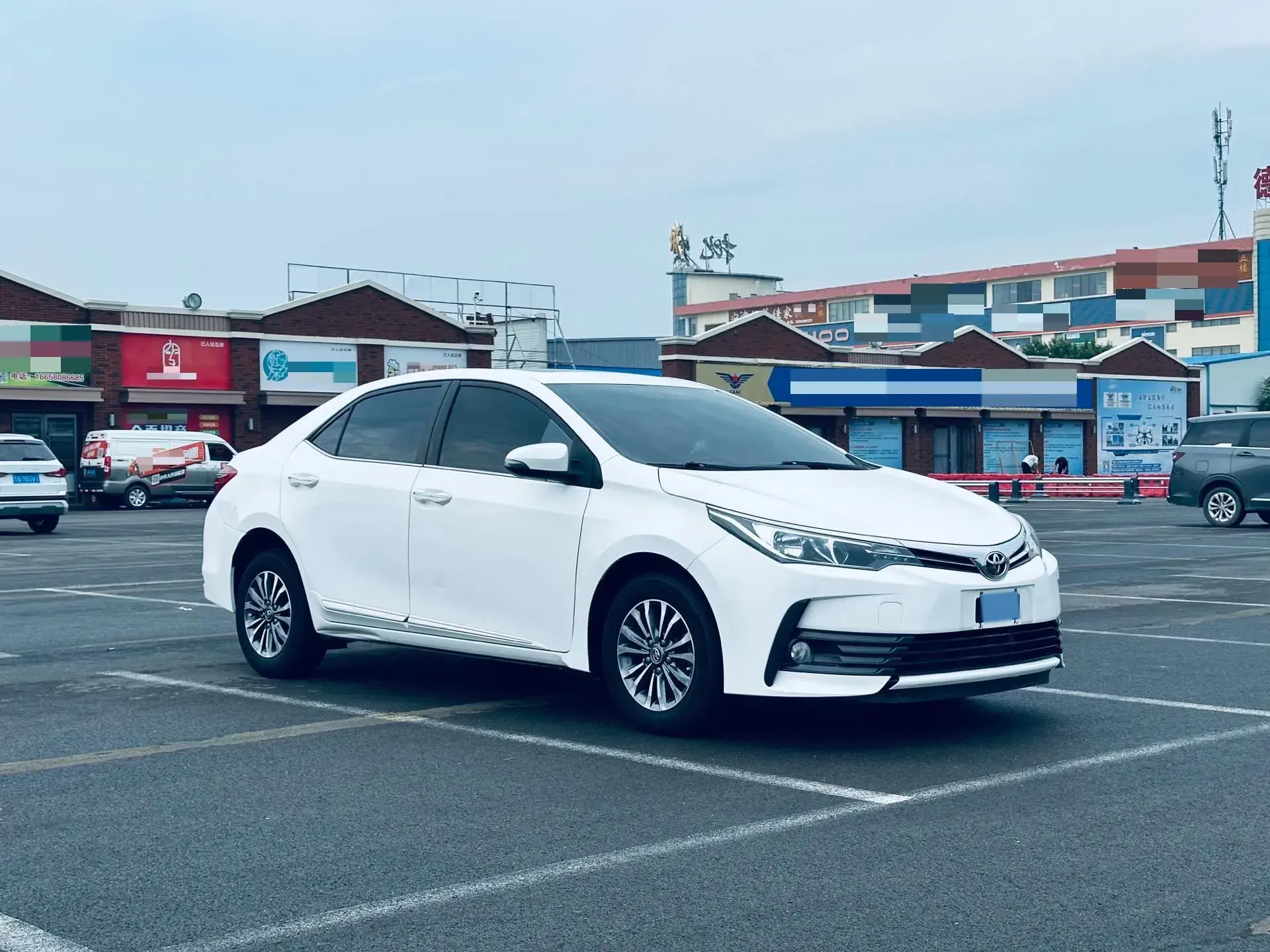 2017 TOYOTA COROLLA thumbnail 3