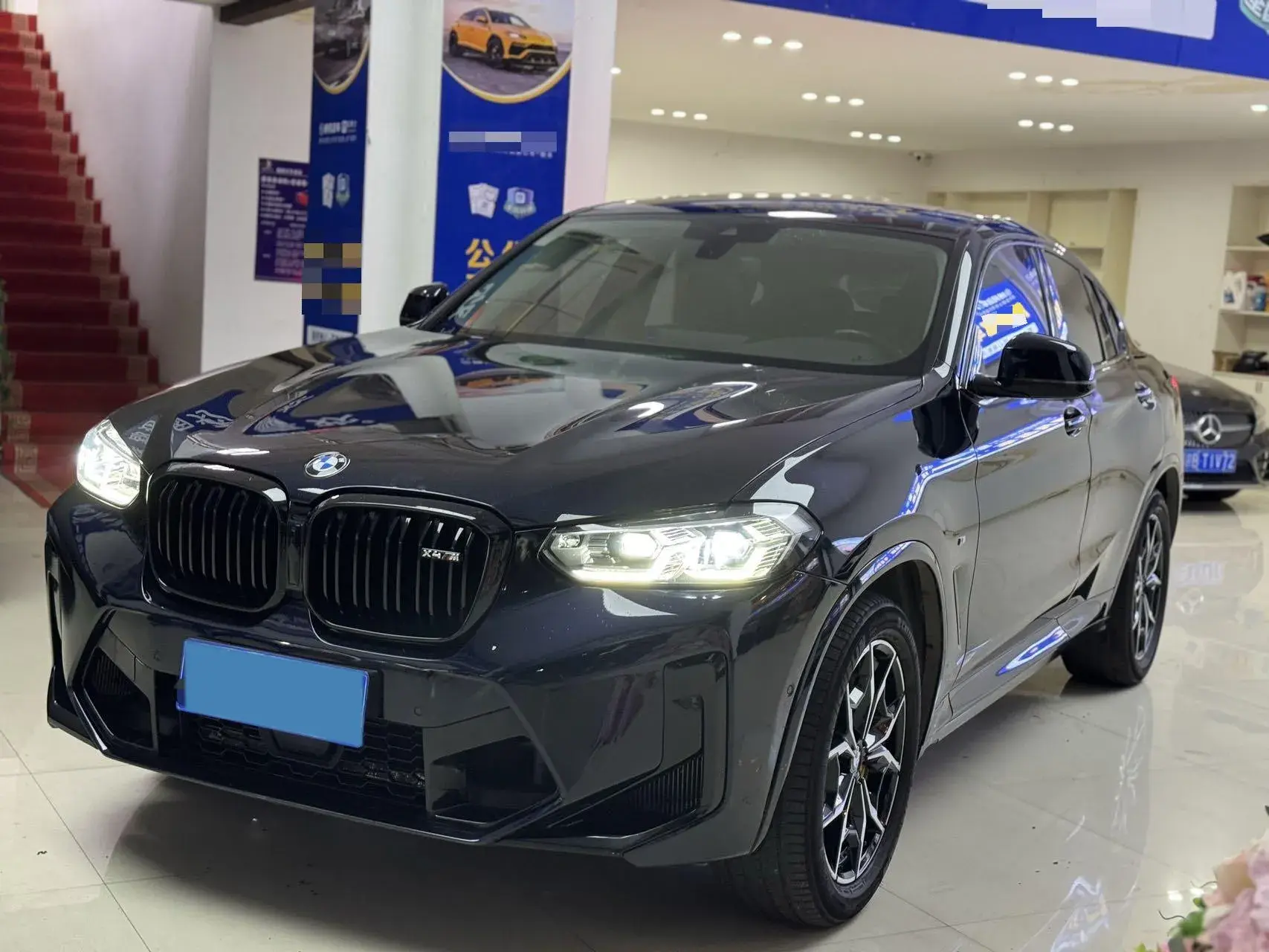 2022 BMW X4 view 1
