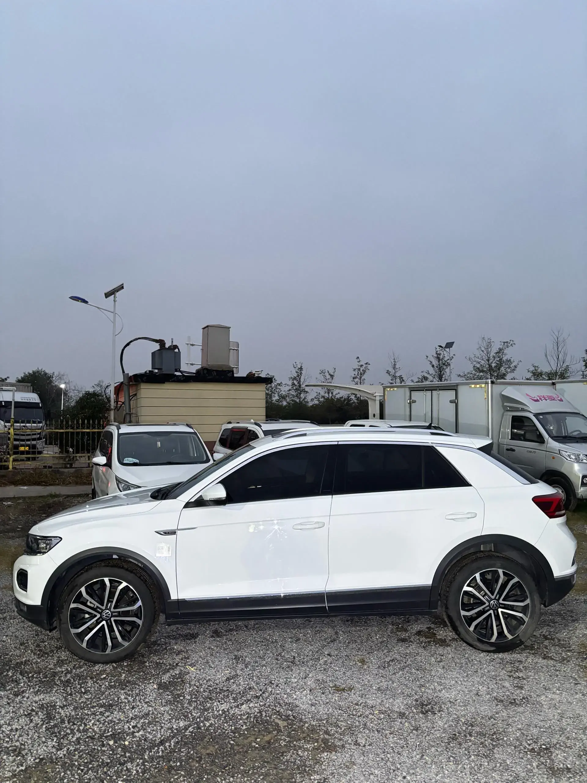 2022 VOLKSWAGEN T-ROC thumbnail 3
