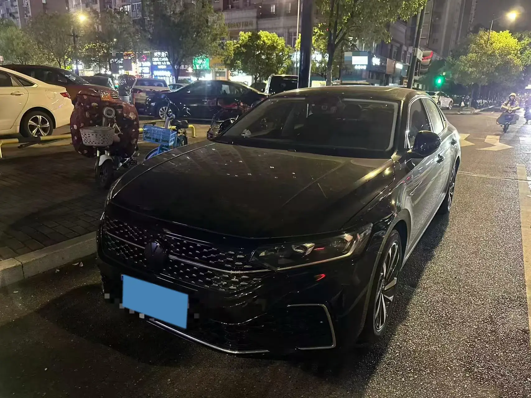 2022 VOLKSWAGEN PASSAT view 1