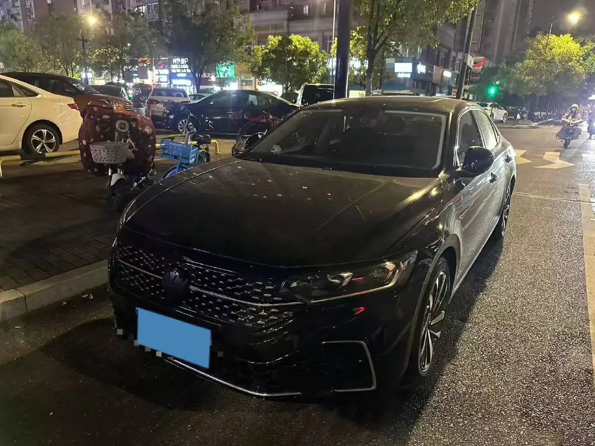 2022 Volkswagen Passat 2.0T 186HP L4 7DCT