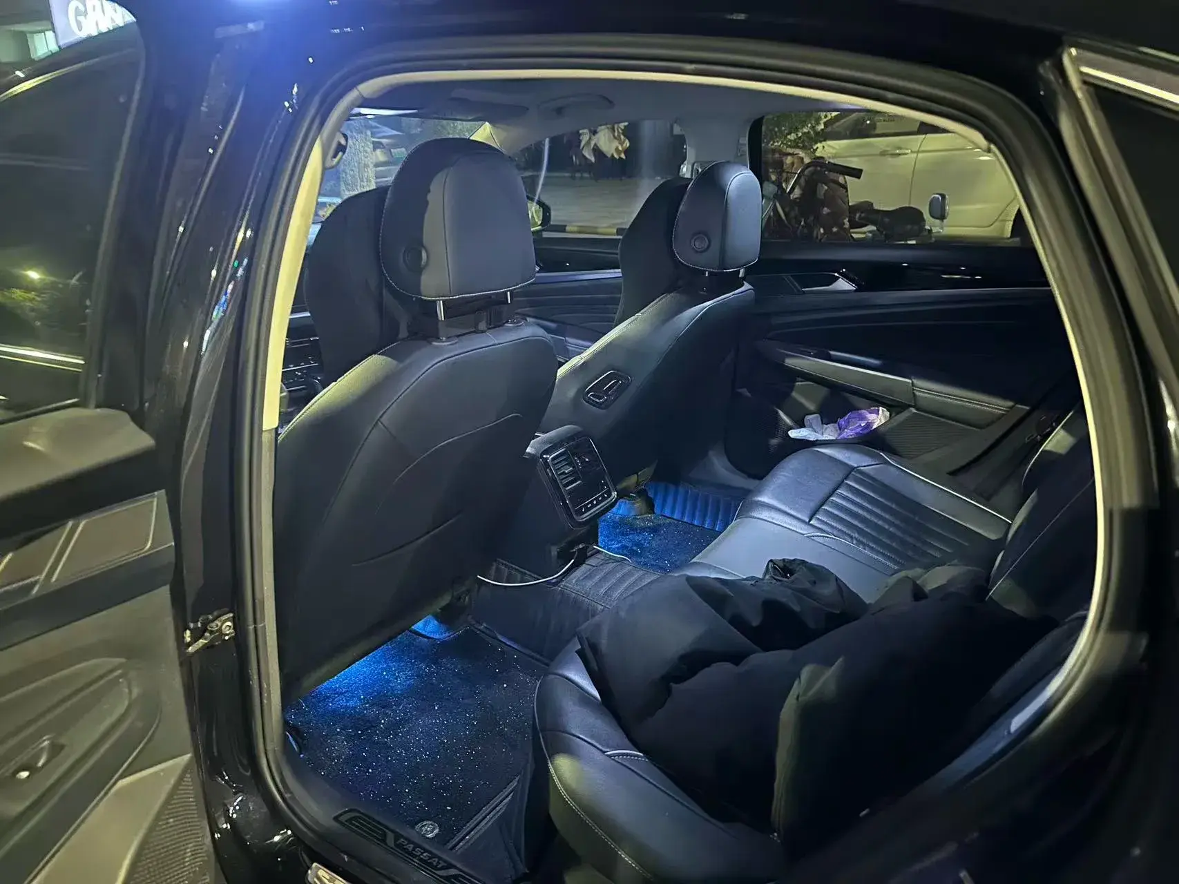 2022 VOLKSWAGEN PASSAT thumbnail 4