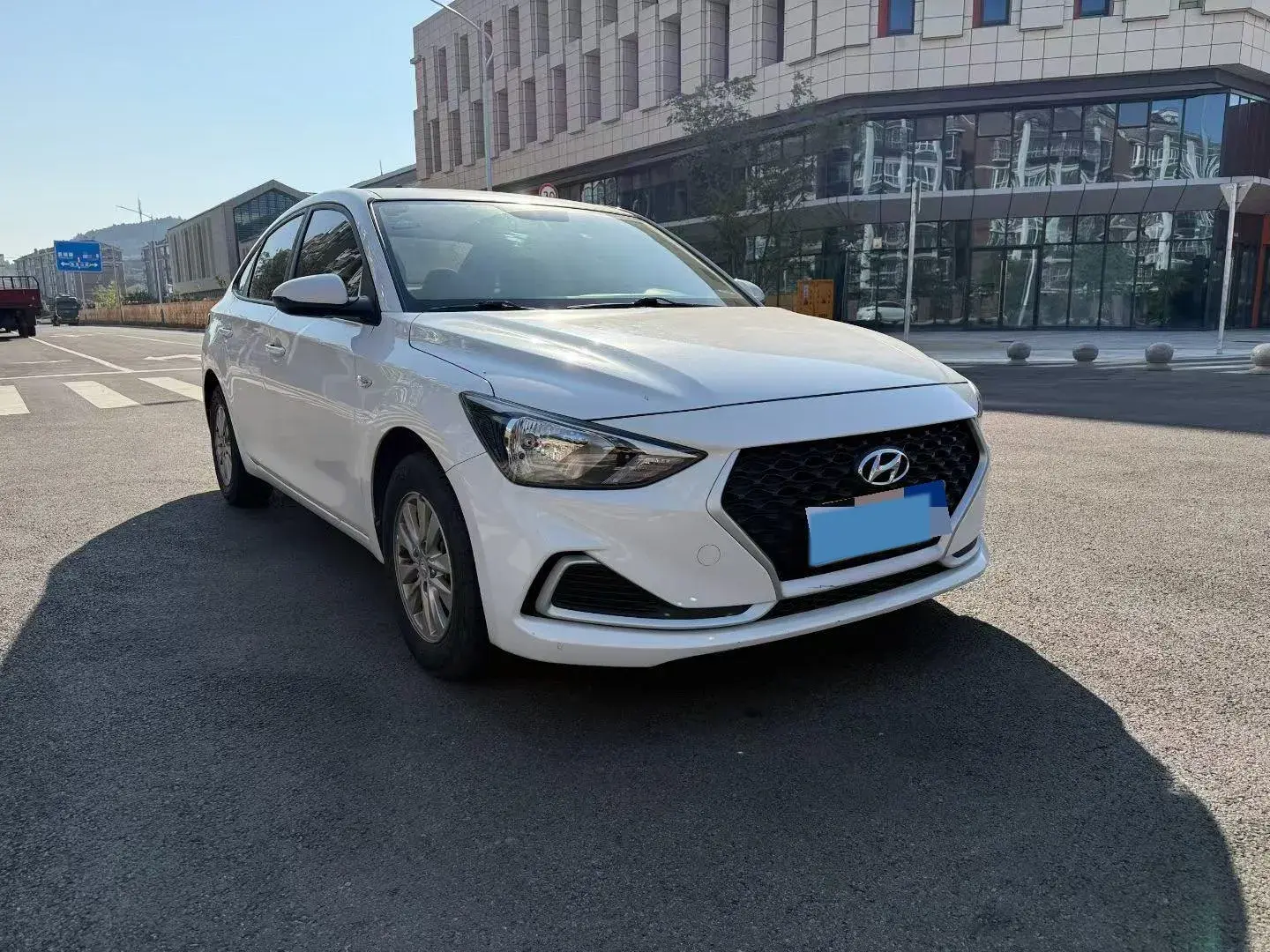 2017 HYUNDAI CELESTA thumbnail 3