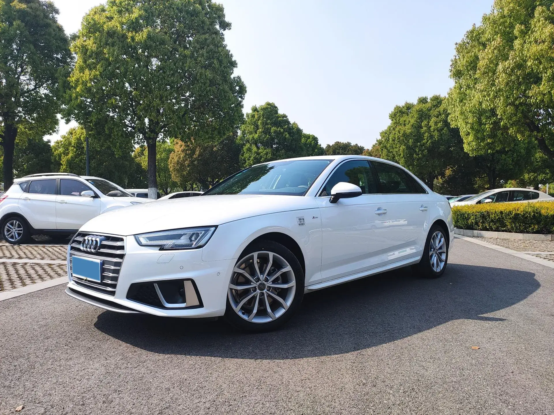 2019 AUDI A4L view 1