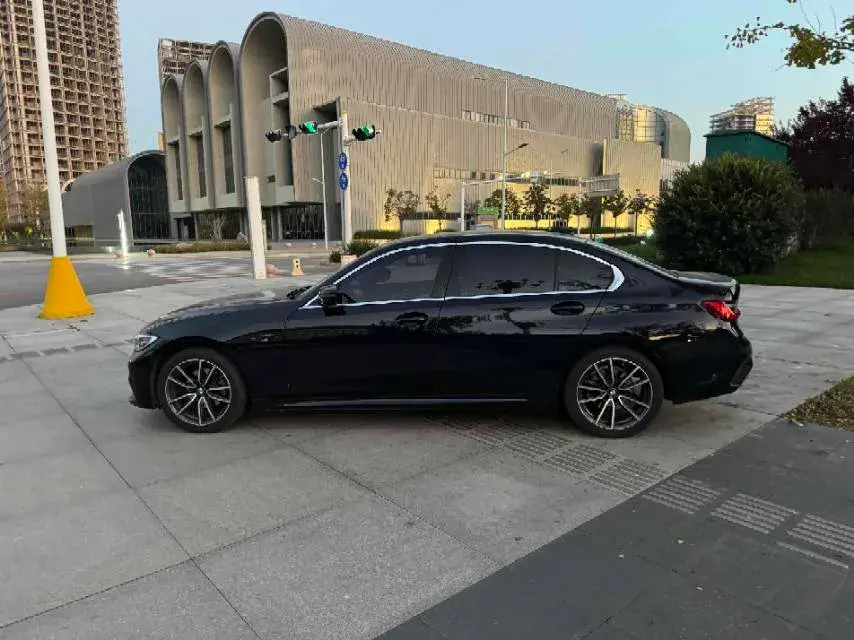 2021 BMW 3 thumbnail 3