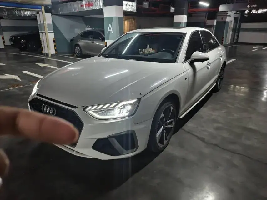 2022 AUDI A4L view 1