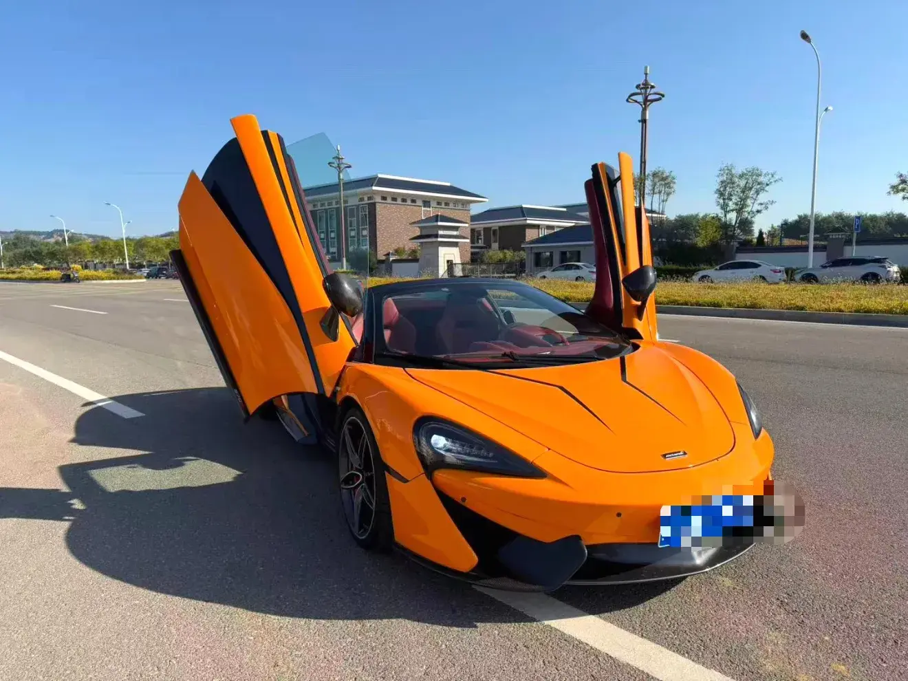 2019 MCLAREN 570 thumbnail 3