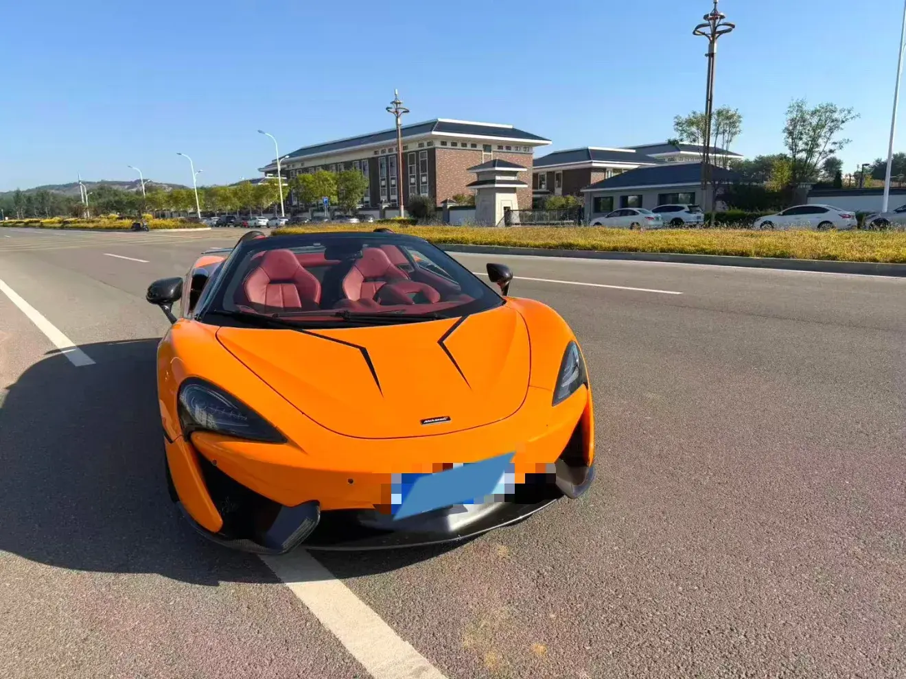 2019 MCLAREN 570 thumbnail 4