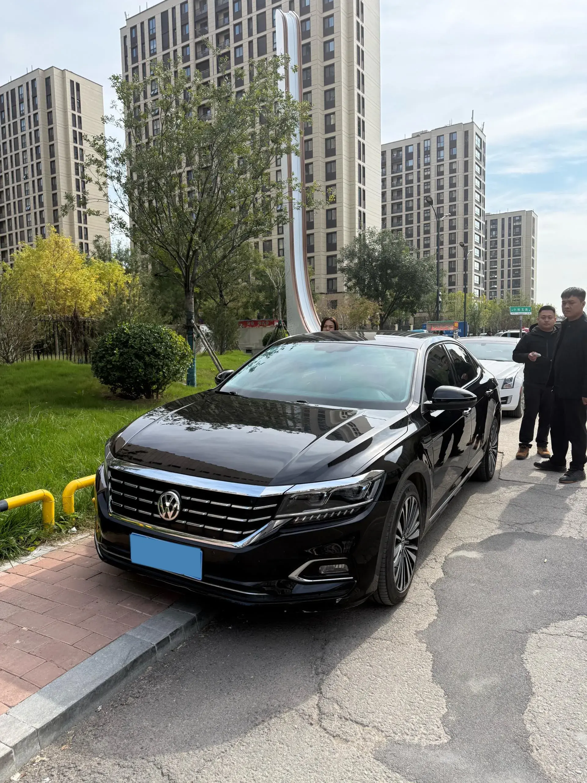 2019 VOLKSWAGEN PASSAT view 1