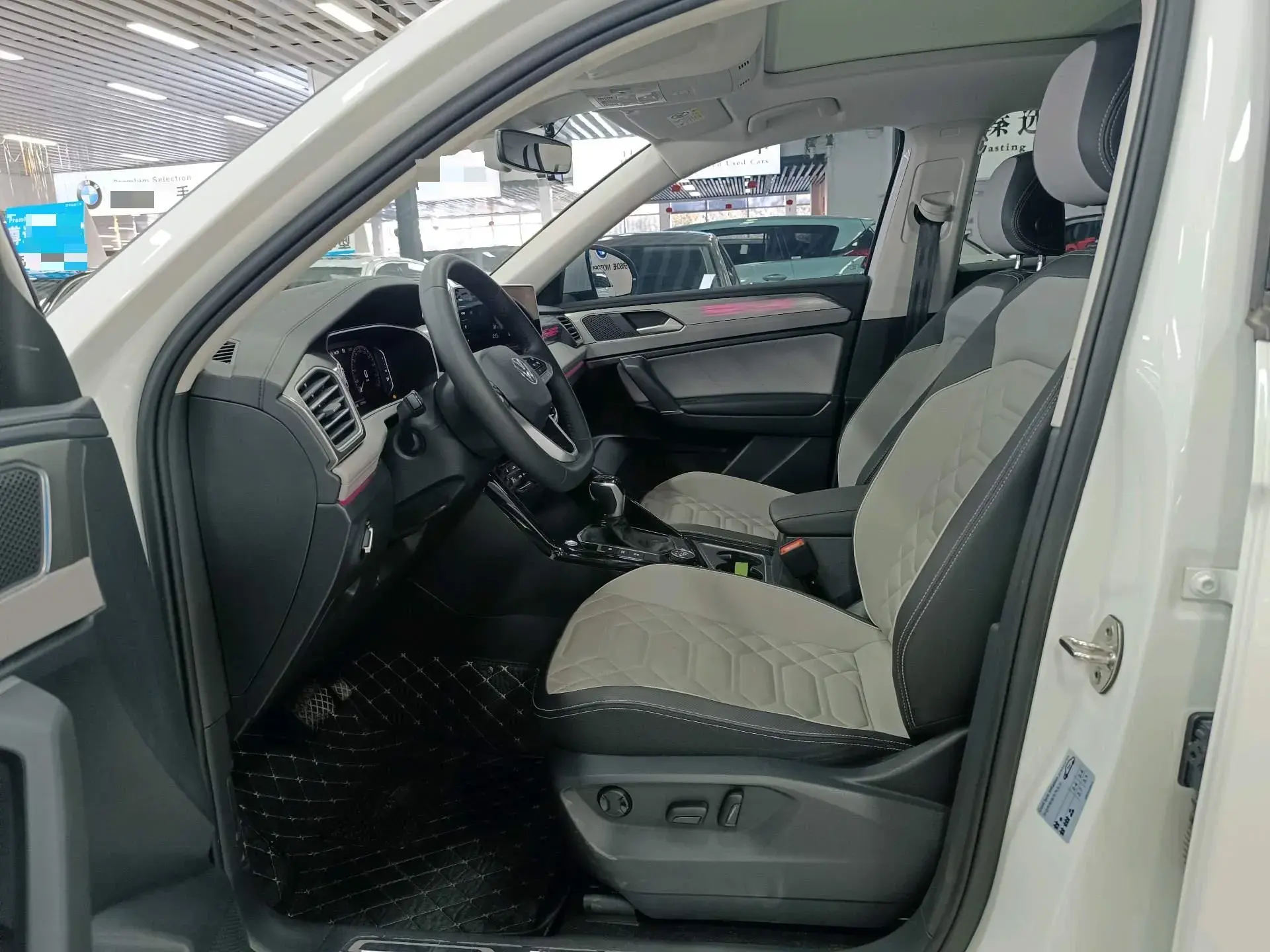 2023 VOLKSWAGEN TAYRON thumbnail 4