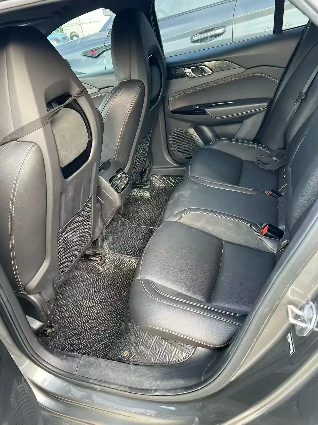 2021 LYNK&CO 03 thumbnail 4