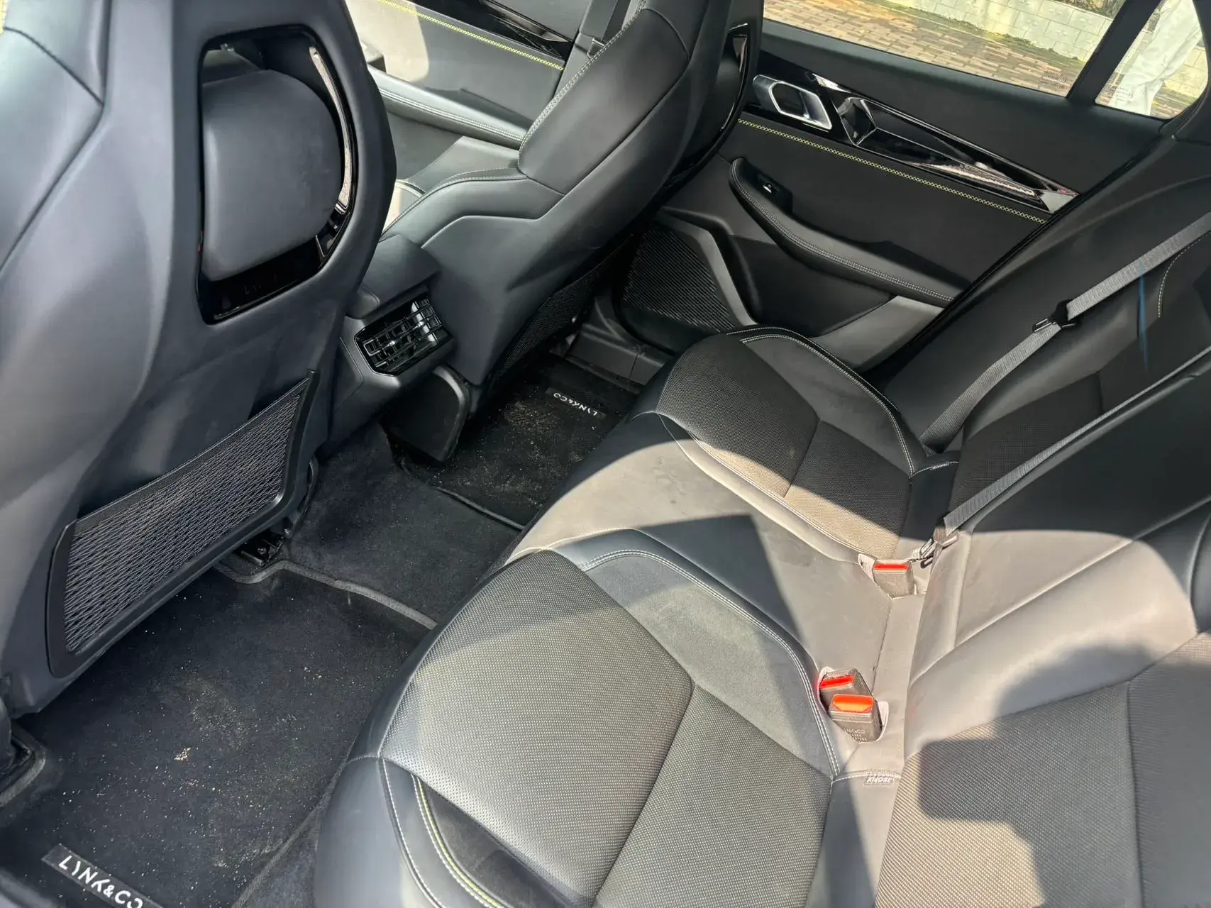 2023 LYNK&CO 03 thumbnail 3