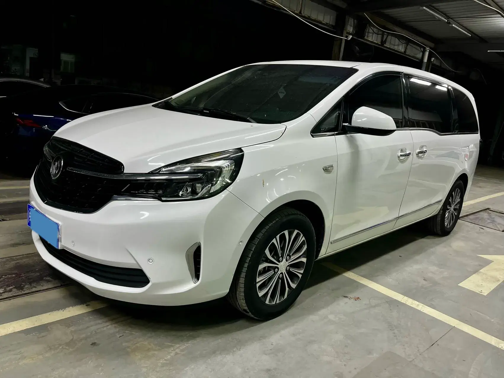 2021 BUICK GL8 view 1