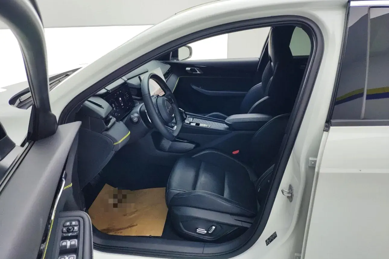 2023 LYNK&CO 03 thumbnail 4