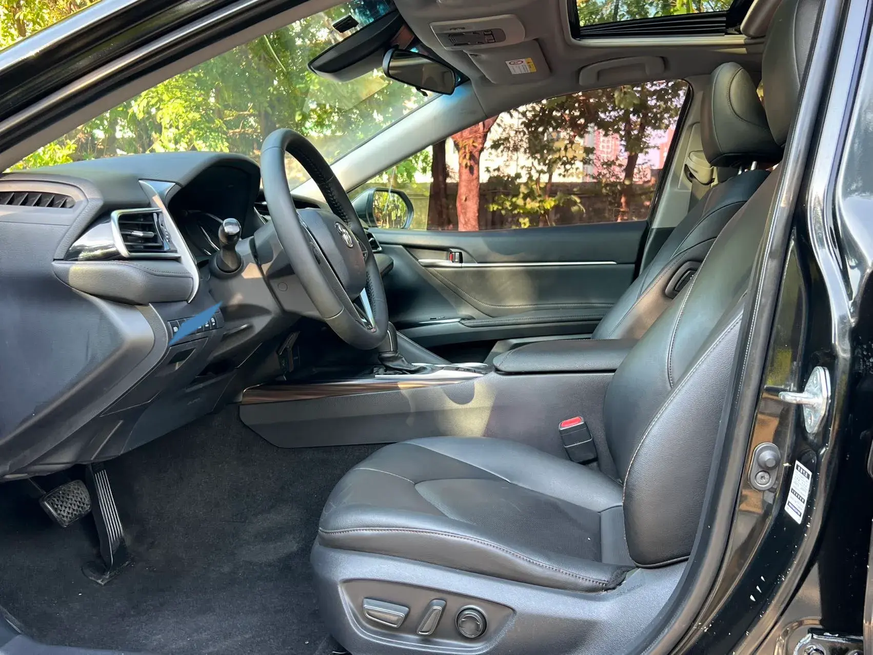 2019 TOYOTA CAMRY thumbnail 2