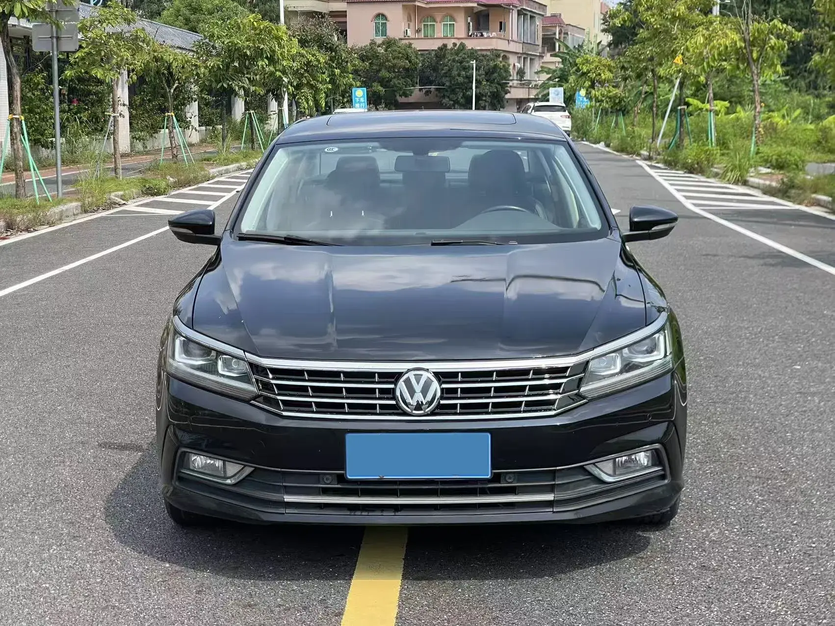 2017 VOLKSWAGEN PASSAT thumbnail 2
