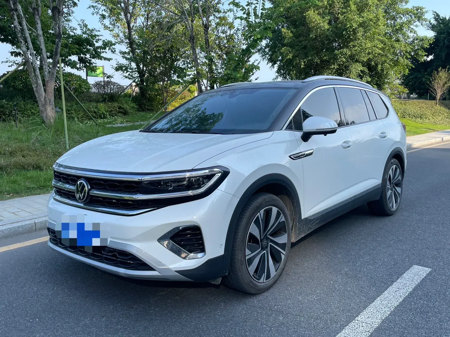 2022 VOLKSWAGEN TALAGON view 1